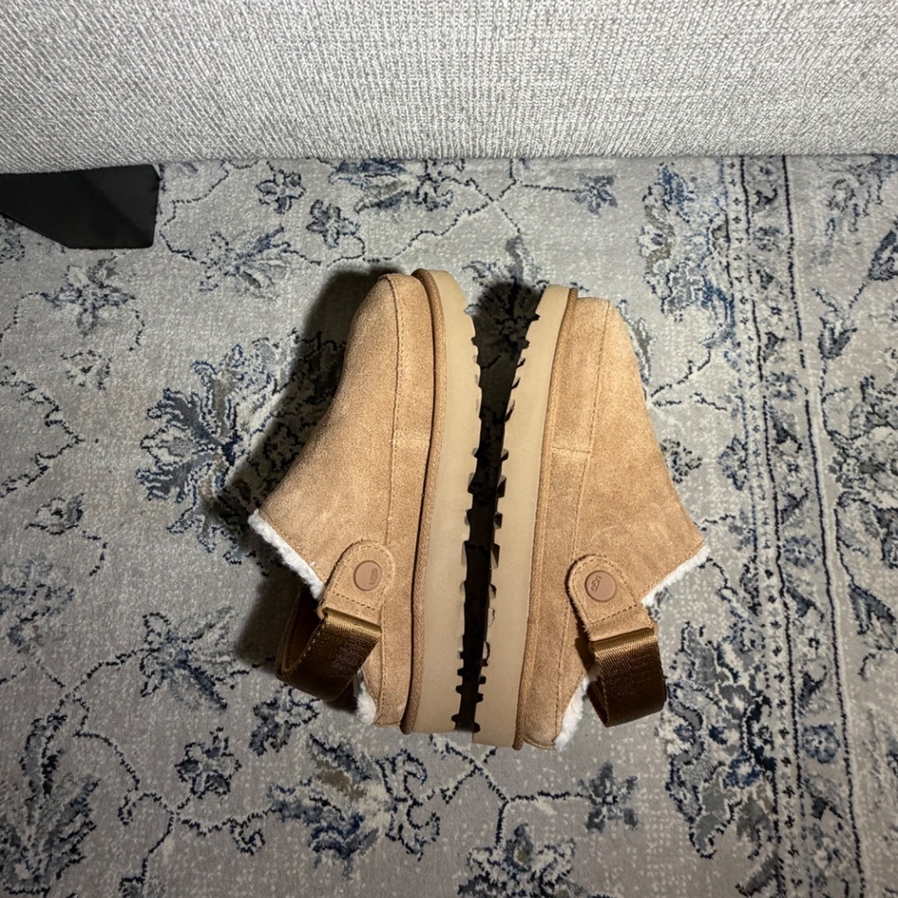 UGG Goldenstar Cozy Clog - Picture 7 of 10
